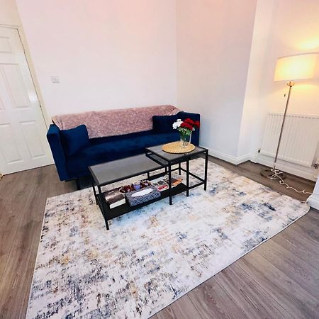 A Modern 2 Bedroom Seaside Apartment ヘイスティングス エクステリア 写真