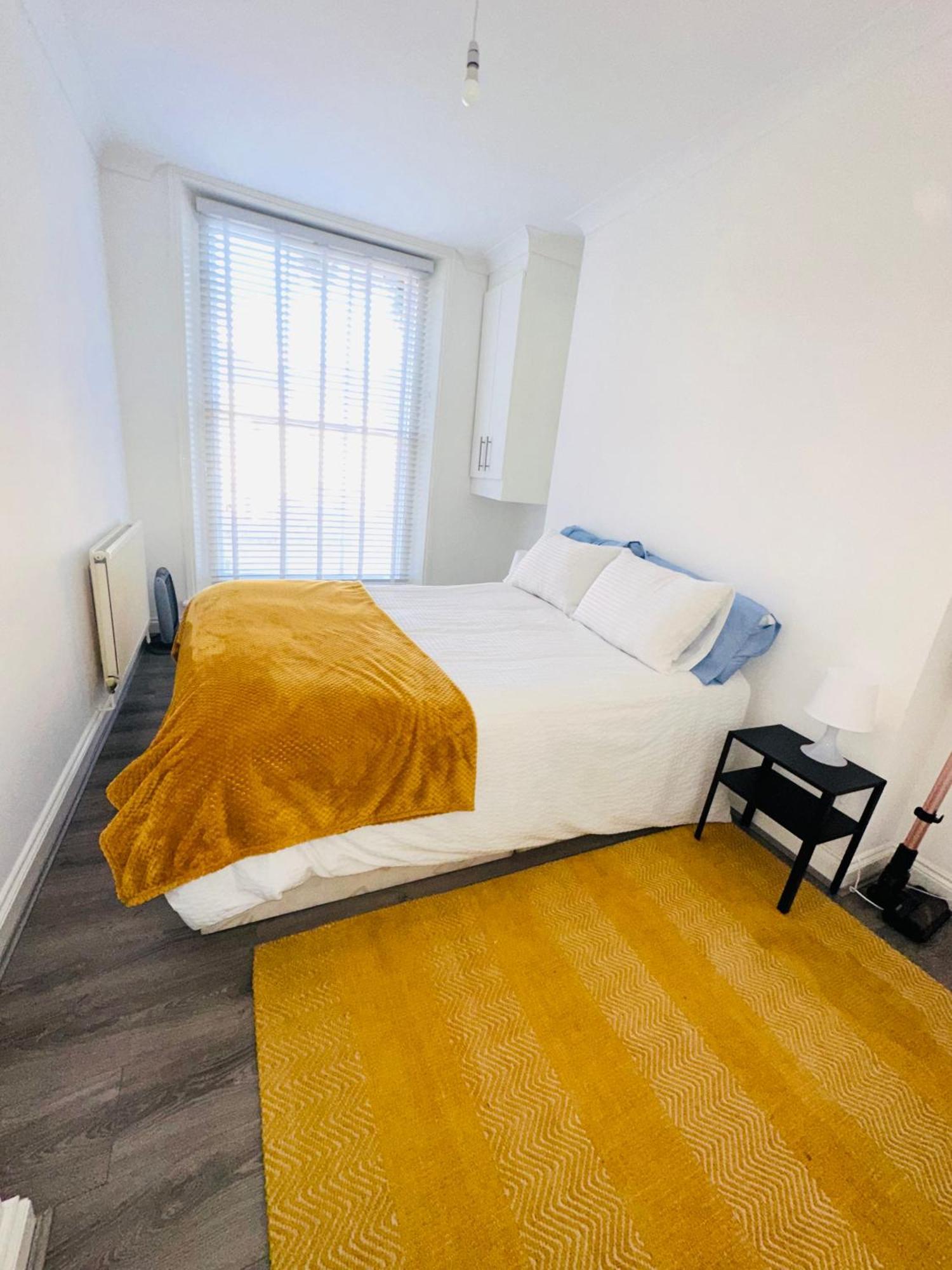 A Modern 2 Bedroom Seaside Apartment ヘイスティングス エクステリア 写真